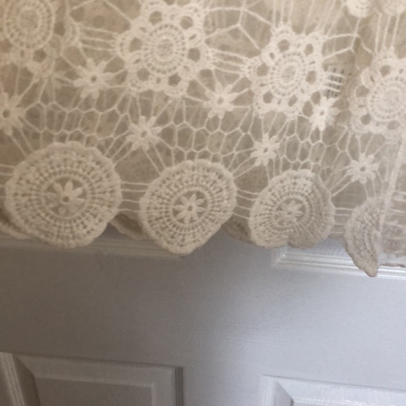 Uniq cream lace top size S/M - Picture 4 of 5